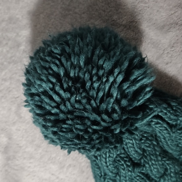 Beautiful Green Fox Racing Pompom Toque Beanie - Picture 3 of 4